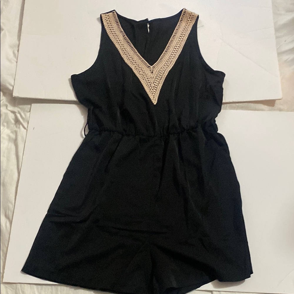 NWT beachsissi romper (Missing Belt)